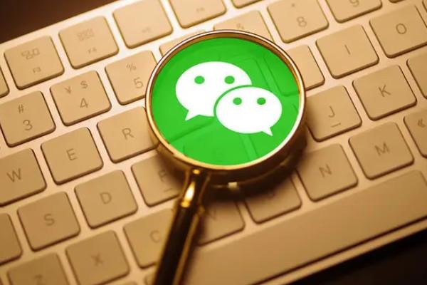 犯罪分子利用微信群控设备，以美女诱惑加好友，向用户索要红包，推荐股票，销售色情视频等骗钱